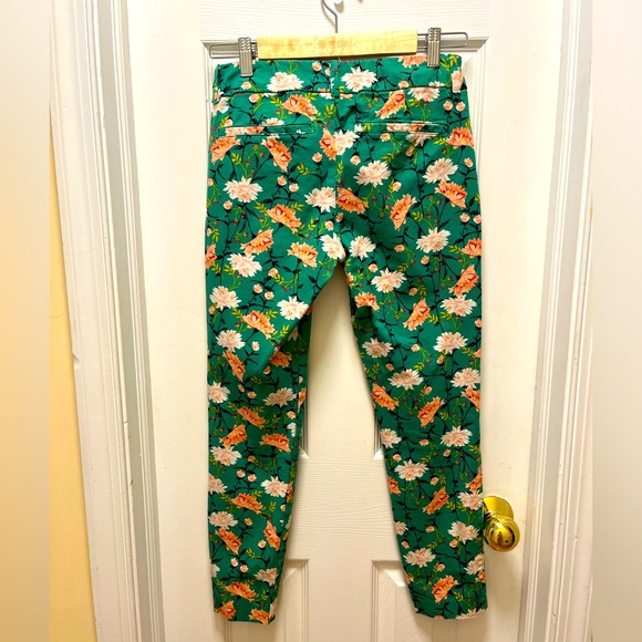 Old Navy Pixie Mid-Rise Green Floral Tapered Leg, Size 2 VERY GOOD CONDITION - Picture 2 of 4